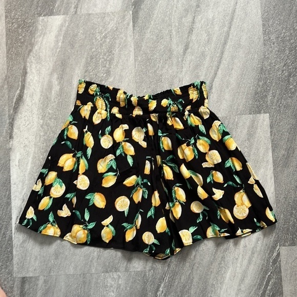 VS Pink black flowy shorts with Lemons 🍋 size medium - Picture 5 of 5